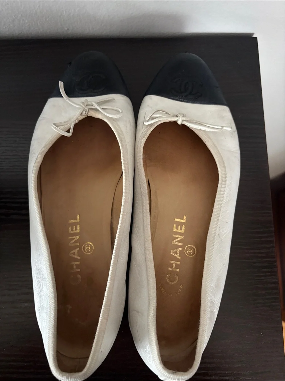 CHANEL White Leather Ballet Flats with Black Cap Toe and Bow
